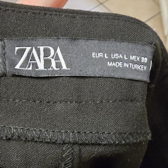 Zara Pleated Black Skort with Button Detail - Picture 6 of 7